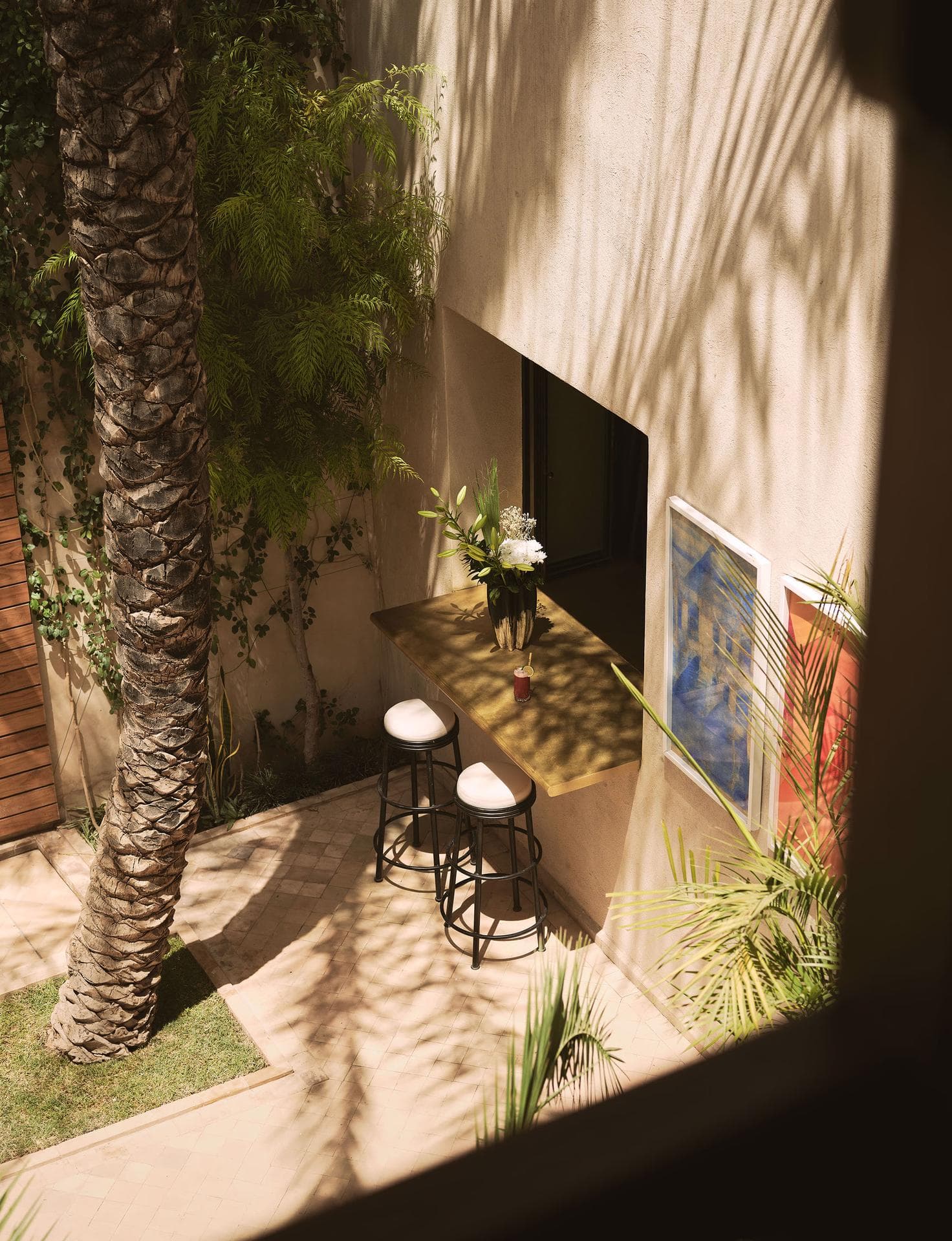Courtyard with palm tree and bar stools
